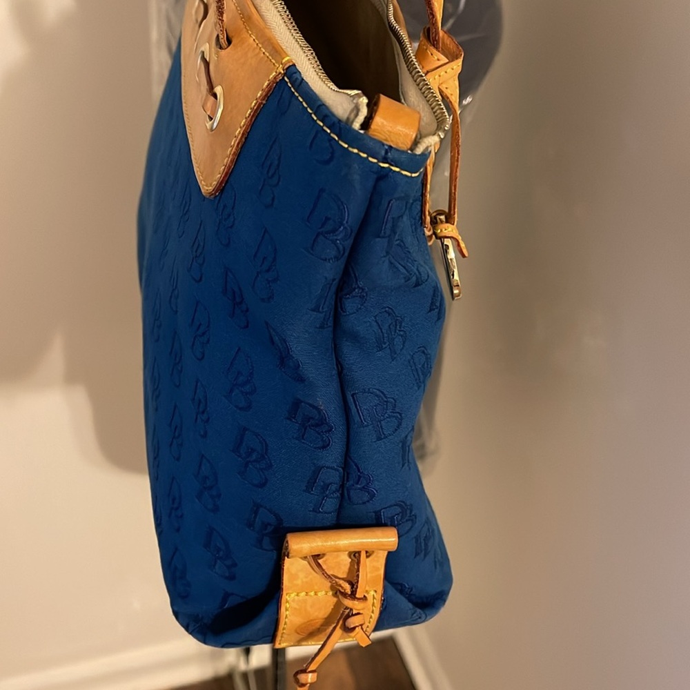 13x9 Dooney & Bourke vintage - Picture 3 of 8